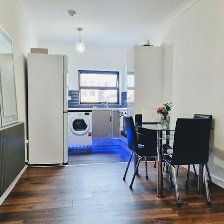 Beautiful Modern Apartment On Wick Lane Londra Esterno foto