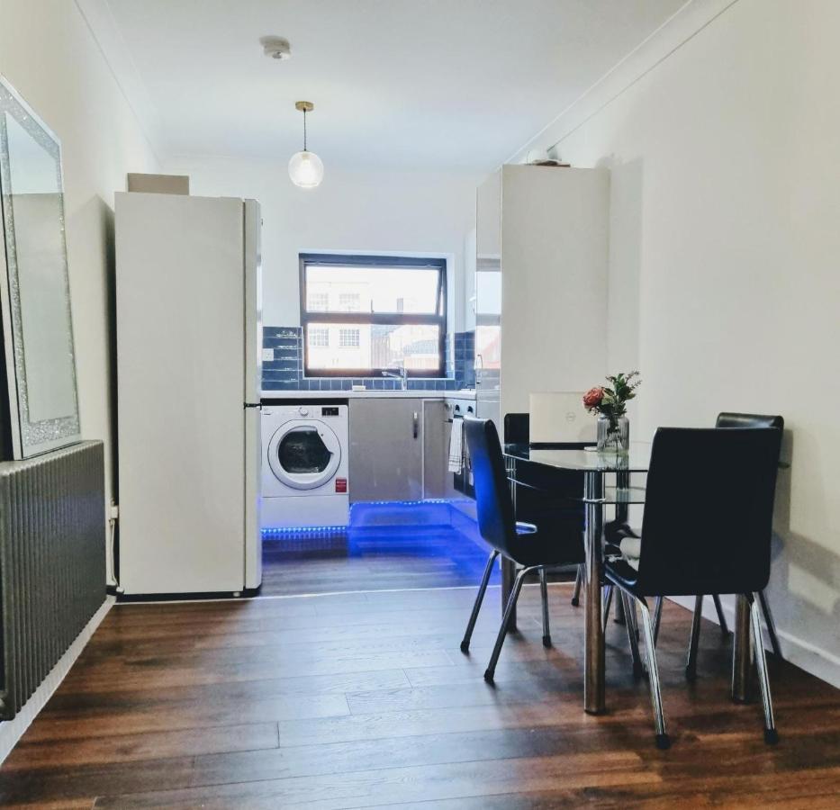 Beautiful Modern Apartment On Wick Lane Londra Esterno foto