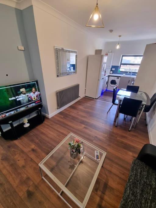 Beautiful Modern Apartment On Wick Lane Londra Esterno foto