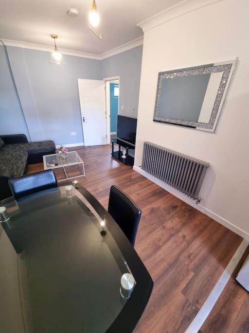 Beautiful Modern Apartment On Wick Lane Londra Esterno foto