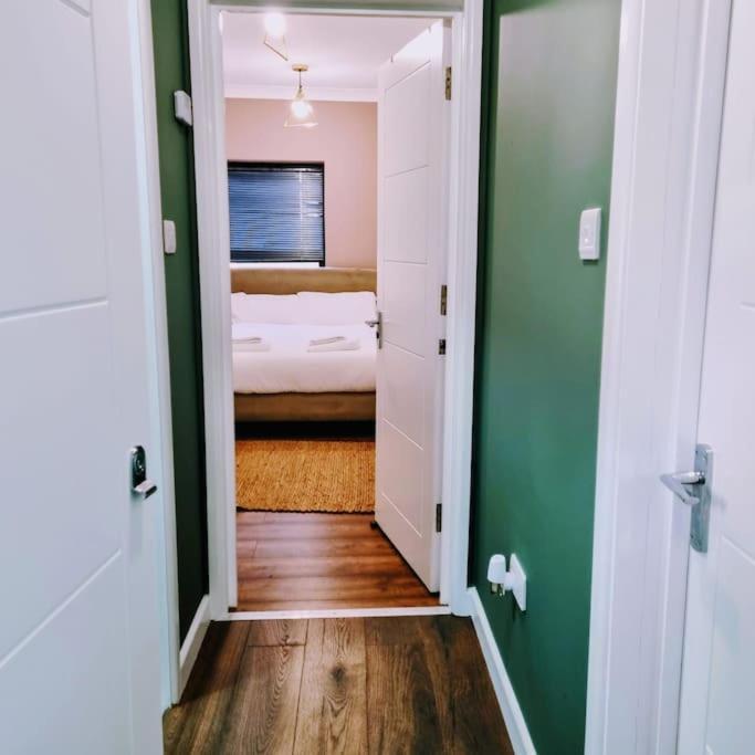 Beautiful Modern Apartment On Wick Lane Londra Esterno foto